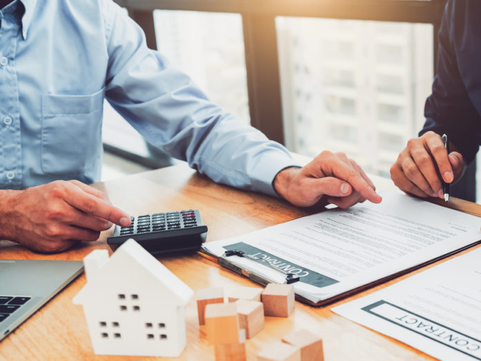 Newly married couple signing contract agreement document for mortgage new house after wedding. Happy family and real estate concept. Business loan agent broker and residental property sale and buyer