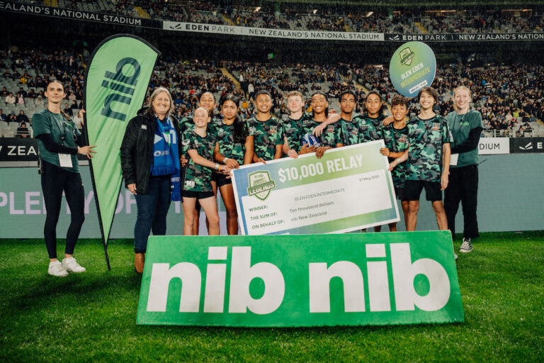 Nib Awards 10,000 to Glen Eden Intermediate RiskinfoNZ